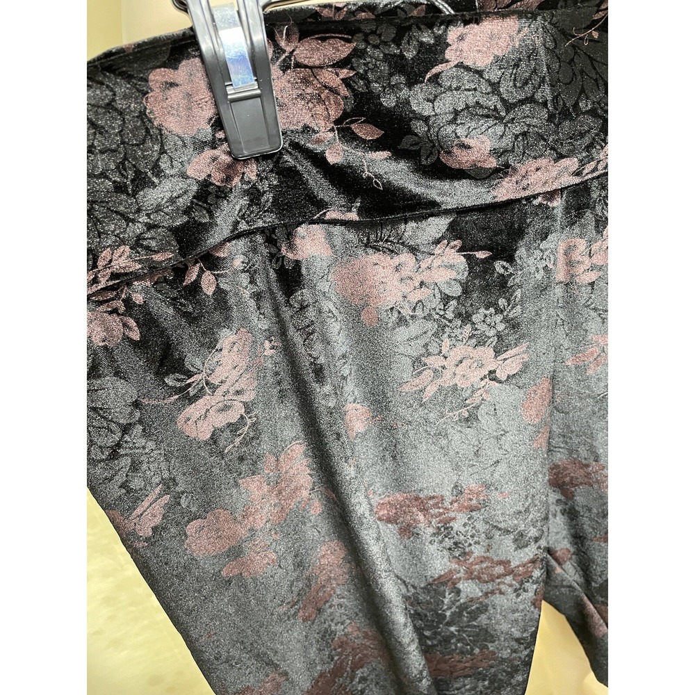 DG2 Diane Gilman black and maroon rose leggings XL - Picture 3 of 8